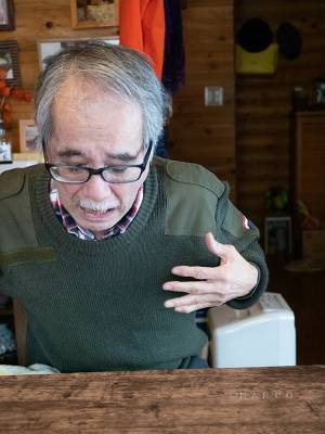 妻に「猫を抱っこしてて」と頼まれた父　展開に「めっちゃ笑った」「漫画かよ！」