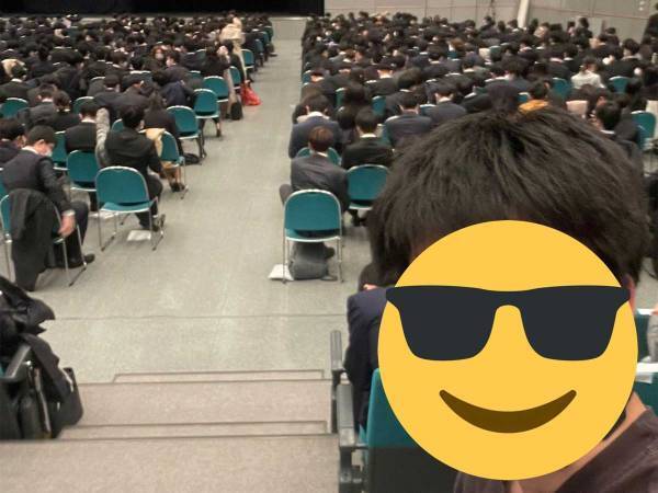 北海道大学の入学式で、１人だけ…？　「吹いた」「度胸ある」