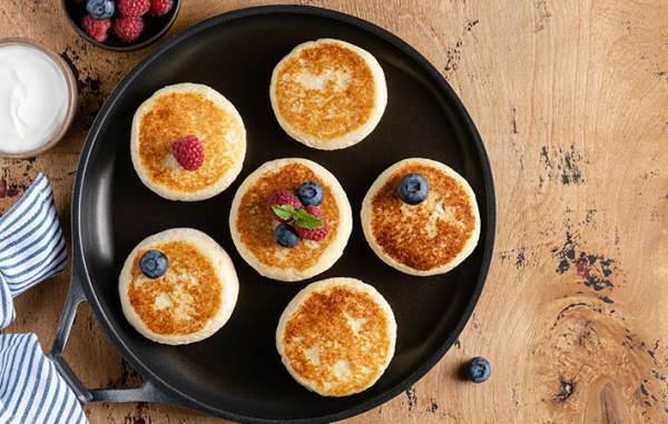 パンケーキとホットケーキの違いとは？　ピッタリなトッピングも紹介