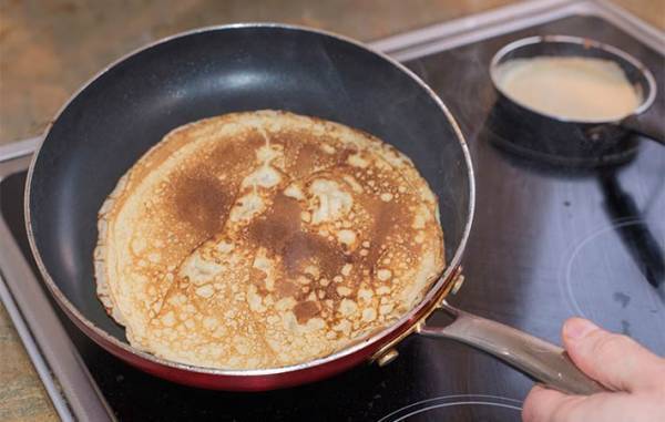 パンケーキとホットケーキの違いとは？　ピッタリなトッピングも紹介