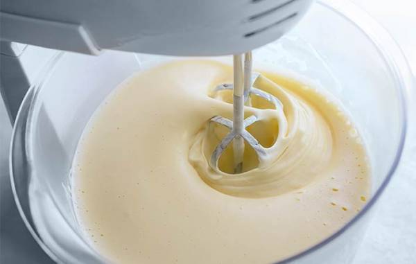 パンケーキとホットケーキの違いとは？　ピッタリなトッピングも紹介