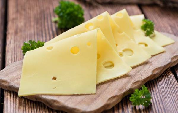 パンケーキとホットケーキの違いとは？　ピッタリなトッピングも紹介