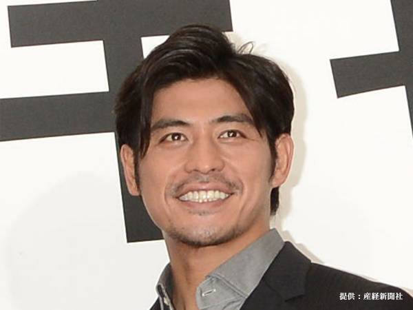 坂口憲二の『サーフィン』写真にファン歓喜　「めちゃくちゃかっこいい」「勇気をもらった」