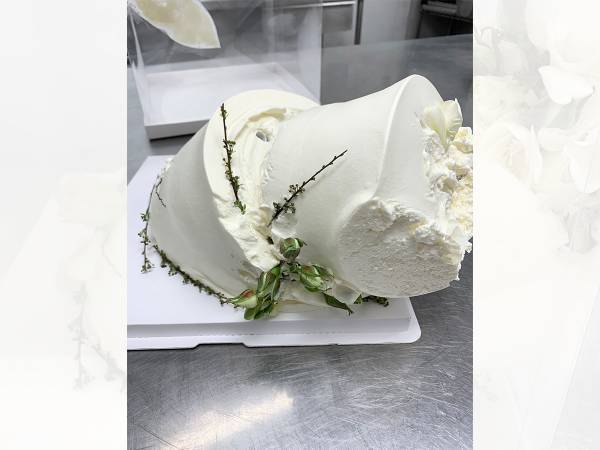 結婚式用のケーキが…！　青ざめる客に、店員が『神対応』