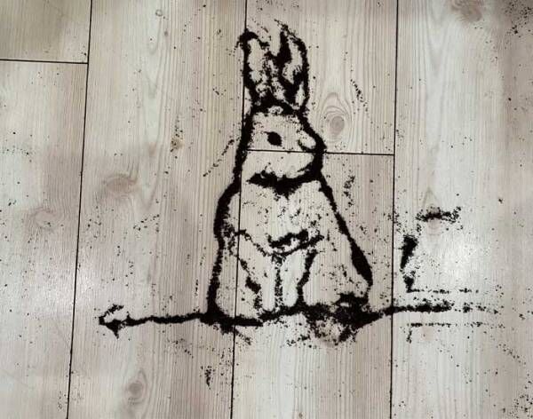 床に落としたコーヒーの粉で描いたものが「雪舟の作品みたい！」