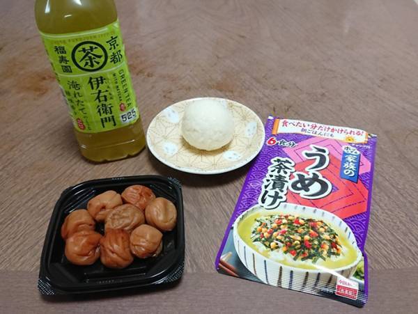 お茶漬け…なのか？　完成した姿に「その発想はなかった」「天才？」