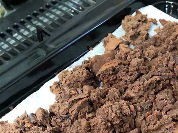 パウンドケーキ作りに失敗した結果？　「笑った」「もう土にしか見えない」