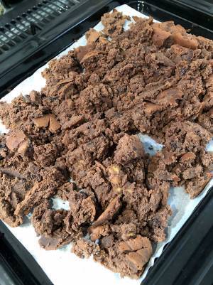 パウンドケーキ作りに失敗した結果？　「笑った」「もう土にしか見えない」