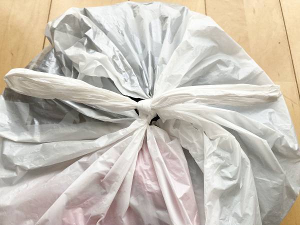 簡単＆道具いらず！かたく結んだビニール袋を簡単にほどく裏技