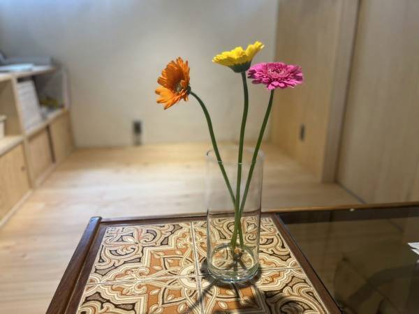 切り花を長く楽しむには水の量がポイント！