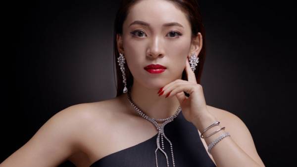 メイクで別人級の変貌とげたフワちゃん　本人も「もうびっくり」