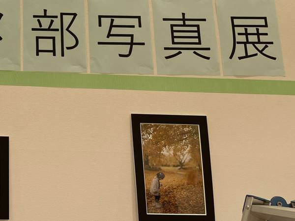 写真展の開催中、発覚したミス…　「静かにしないといけないのに笑った」