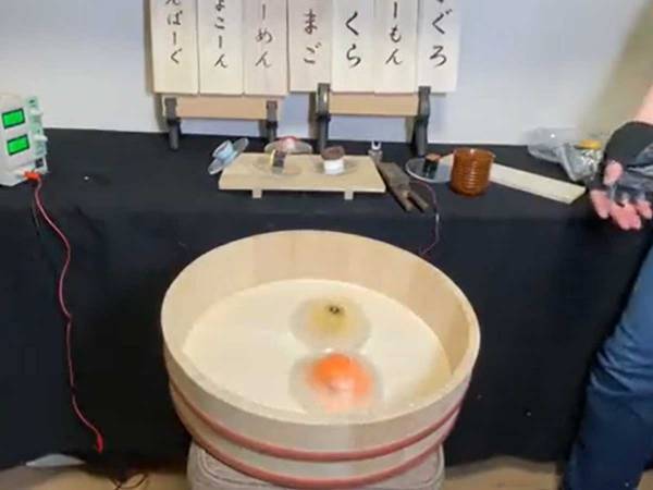 ８万回以上再生された動画に「すごい」　割り箸から放たれたのは…