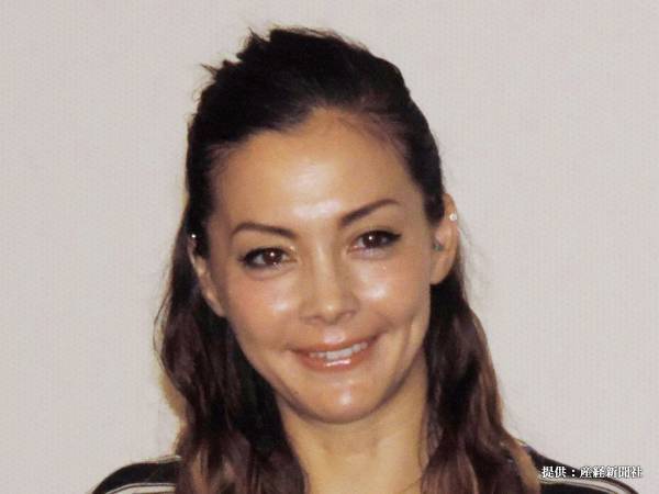 土屋アンナが長男の顔出しショットを公開し、話題に　「きれいな顔」「めちゃくちゃイケメン」の声