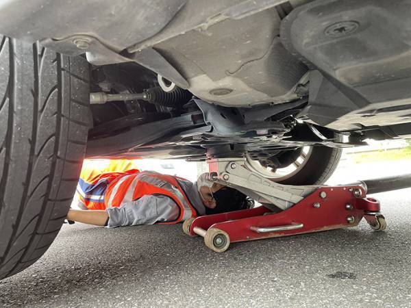 車から猫の鳴き声が…　JAFスタッフが確認した結果に「涙腺が…」「素晴らしい！」