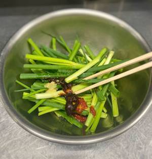 『超簡単レシピ』が話題！　万能ネギ１束を使って…？