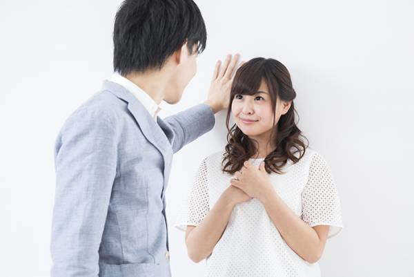 内閣府の『壁ドン教育案』が議論　山之内すずの意見に「全文同意」「本当にそれ！」