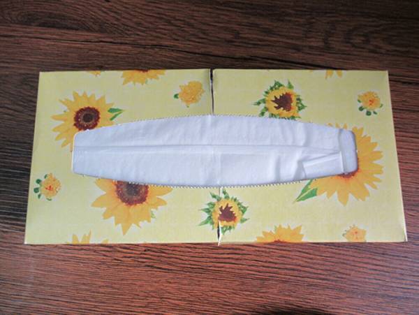 １つの箱ティッシュを２つに分ける『半分ティッシュ』の作り方