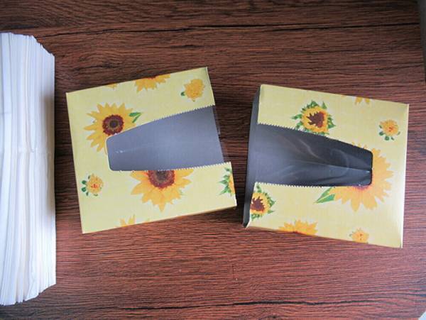 １つの箱ティッシュを２つに分ける『半分ティッシュ』の作り方