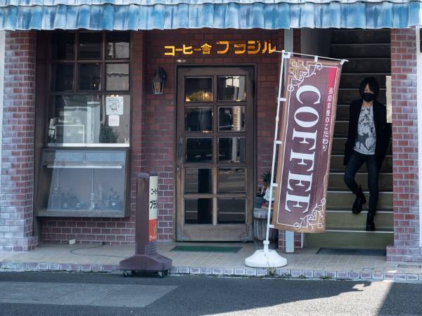 喫茶店が入る建物　外観に「本当にあるのか…」「夢みたいで憧れる」