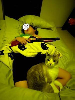 アクション映画に憧れている息子だが？　寝る姿に「無防備すぎる」