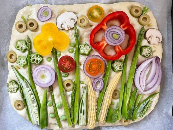 「この発想はなかった」　母の日に喜ばれた『お花パン』に、いいね続出