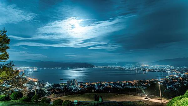 「『君の名は。』の世界だ…」　諏訪湖を写した幻想的な１枚が話題に