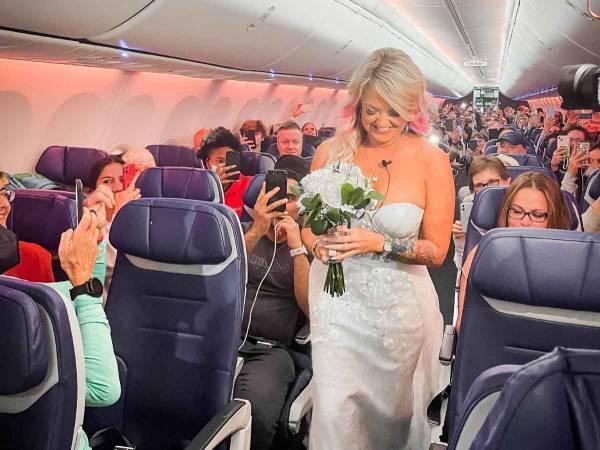 挙式に遅れそうなカップル　それを知った航空会社の対応に、３６万『いいね』