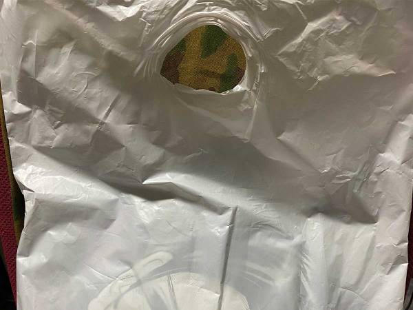 電車内で怪訝な視線を向けられた男性　不快に思いながら家に帰ると…？