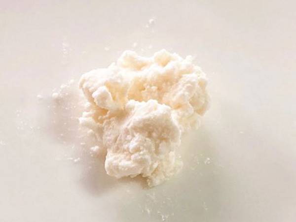 牛乳でカッテージチーズを作ると？　結果に「吹いた」「逆錬金術」の声