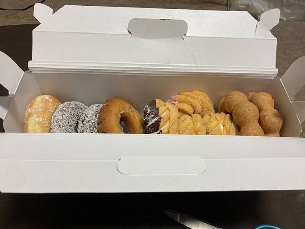 「人生で初めて」　ミスドで大喜びしている姿に「めっちゃ面白い」「いい笑顔」