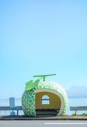 長崎県のバス停に「かわいい」の声！実は３０年以上愛されている癒しスポット？