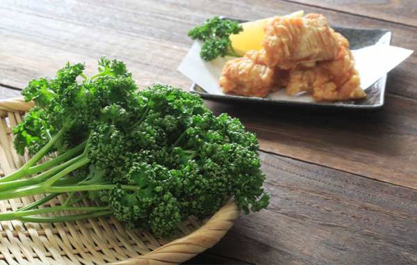 知ってる？パセリの意外な役割　『残さず食べる』がおすすめの理由とは