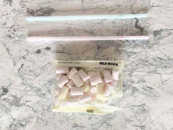 丸めて輪ゴム…は卒業！使いかけの袋は、ストローでスッキリ密封するのが正解