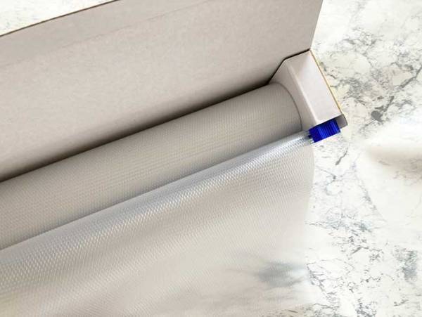 SNSで話題のダイソー『まな板シート』は丈夫で便利！　使い心地を試してみた