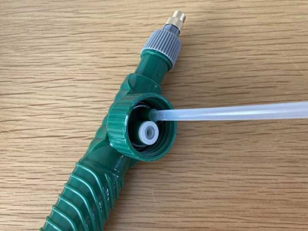 ペットボトルが高圧洗浄機になるのか？ダイソーの『神商品』で掃除してみた