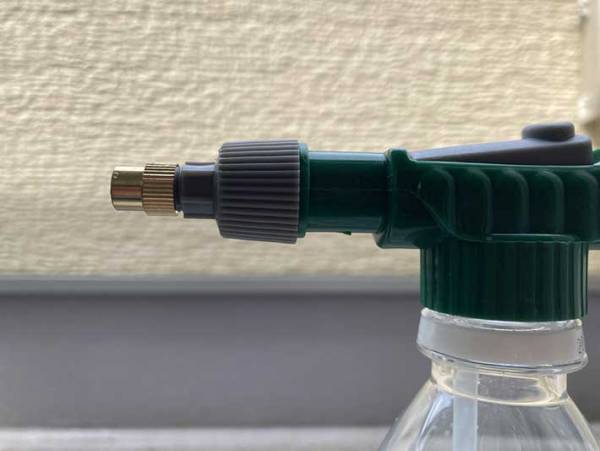 ペットボトルが高圧洗浄機になるのか？ダイソーの『神商品』で掃除してみた