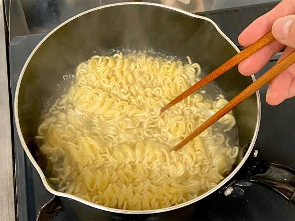 インスタント麺の『アレンジレシピ』が話題に　材料を加えて沸騰させるだけで？