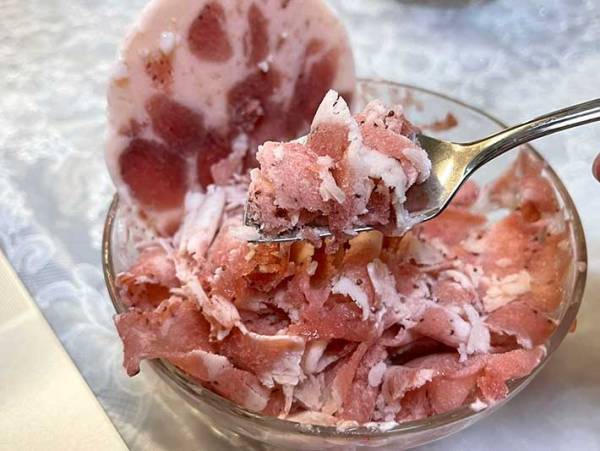 「冷凍の豚バラにしか、見えない」　正体に「マジか」「笑った」