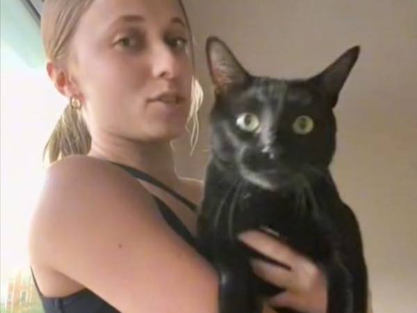 ロックされたドアを、猫に「開けて」と頼んだら？　驚きの結果になった！