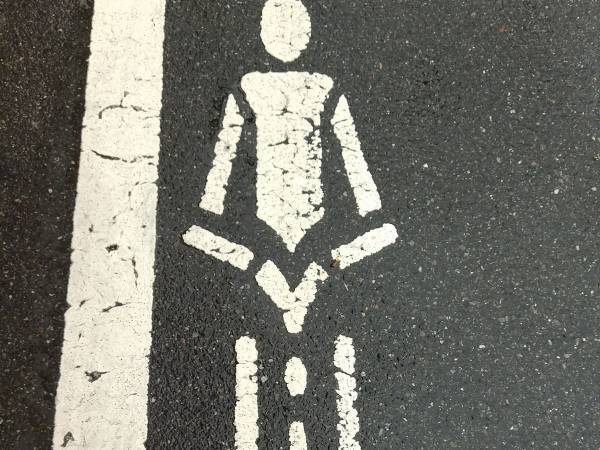 「もう、それにしか見えない」　自転車ナビマークの『新解釈』に吹き出す人続出