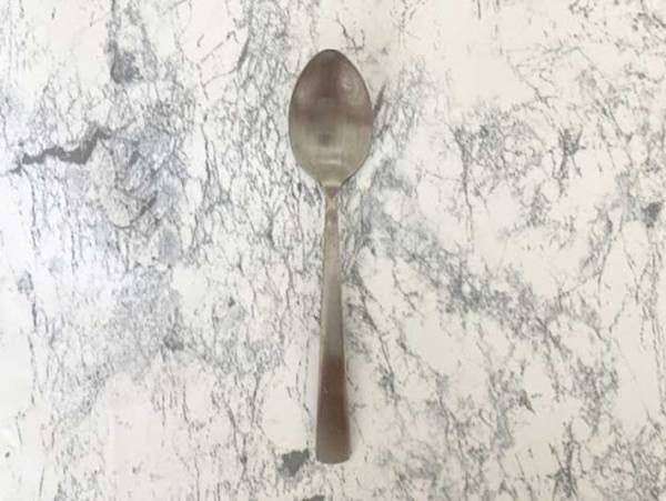 フタだけちぎれたプラスチックのキャップ　意外なアイテムで簡単に外せる！