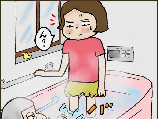 入浴中、介護士にお湯をかけ続ける高齢者　その理由に「泣ける」「優しい」