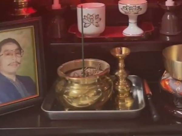 祖母「間違えちゃった～」　孫も笑う『パリピ感あふれる仏壇』がこちら！