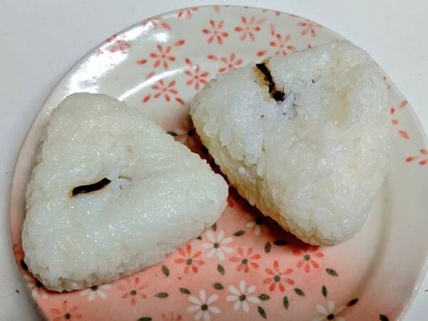 具材入りのおにぎりを2個作ると 起きがちな現象に 毎回こうなる 22年6月2日 ウーマンエキサイト 1 2 具材入りのおにぎりを2個作ると 起きがちな現象に 毎回こうなる 22年6月2日 ウーマンエキサイト 1 2