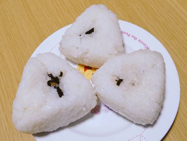 具材入りのおにぎりを２個作ると…　起きがちな現象に「毎回こうなる」