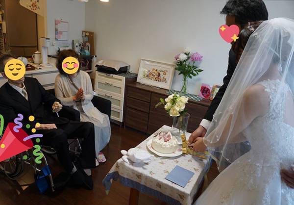 実家での結婚式を写した４枚　込められた想いに「思わず泣いてしまいました」の声
