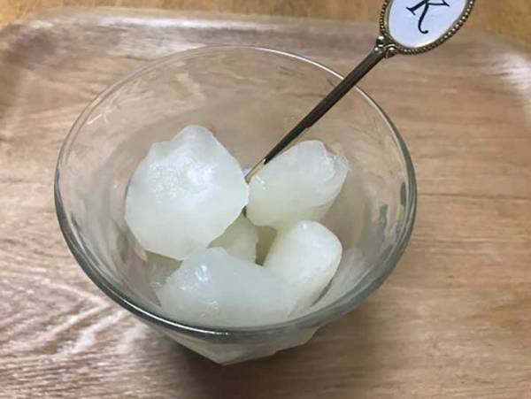 暑い日に！　ダイソーの『アイスバッグ』でキンキンに冷えたドリンクを作ろう