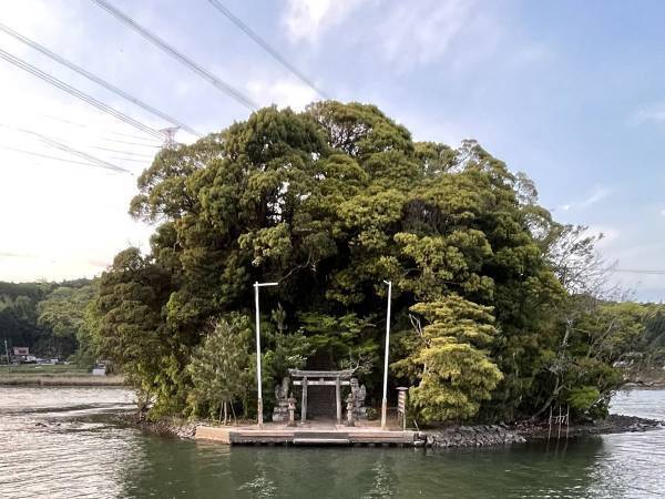 神社の光景に「どうやって行くんだ…」「ワクワクする」