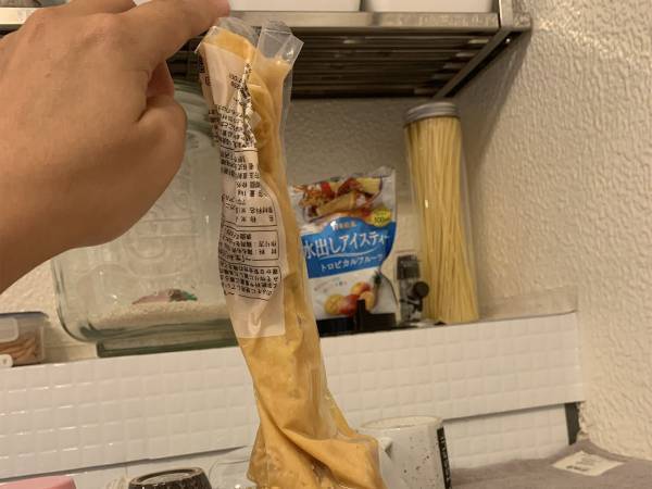 味噌をタッパーに移そうとした光景に「ハラハラする」「吹いた」